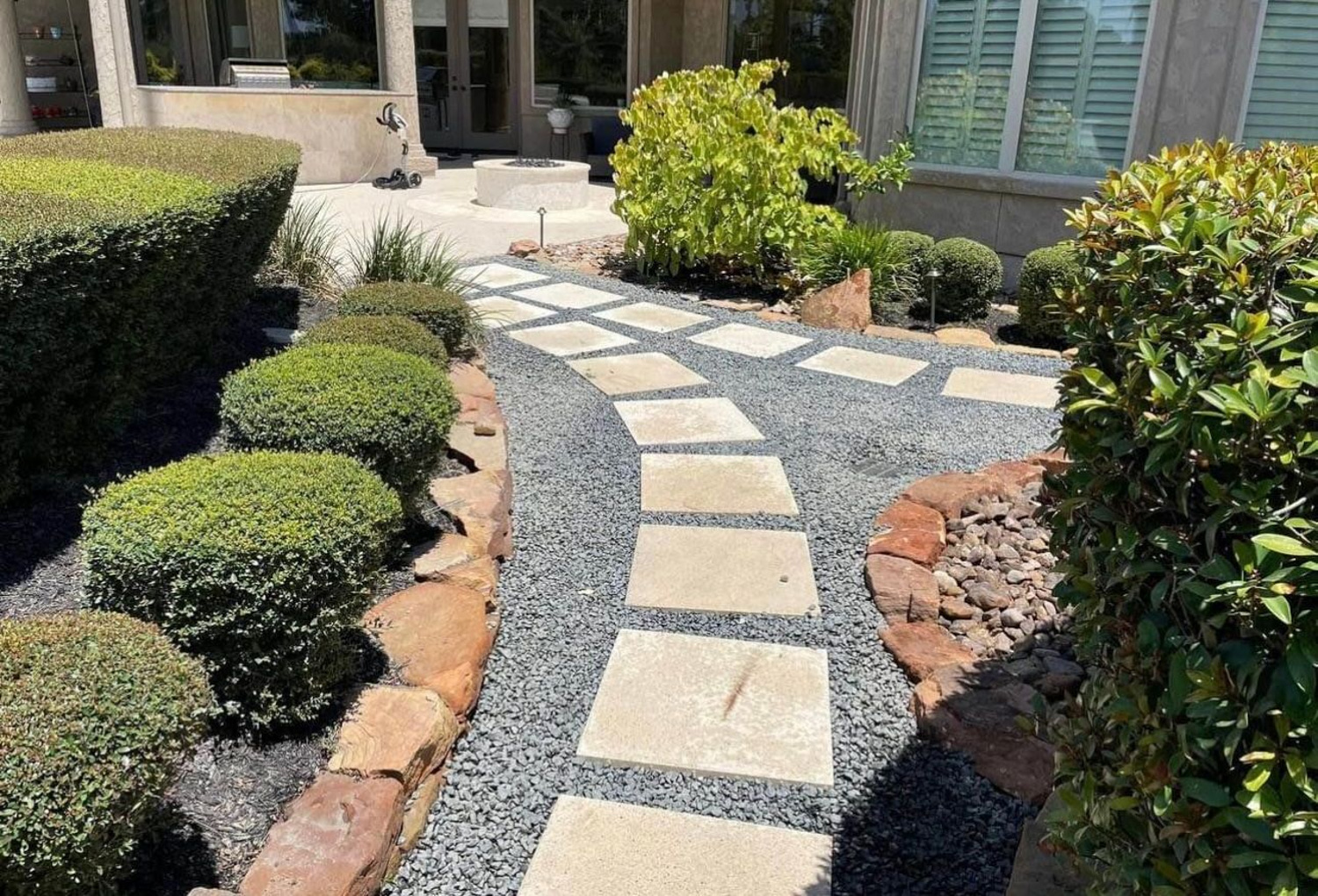 Bezuz-Lawn-and-Landscaping_Commercial-Landscaping-in-Katy-TX-03