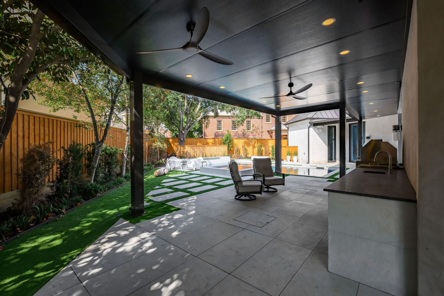 Bezuz-Lawn-and-Landscaping_Residential-Landscaping-in-Katy-TX-059