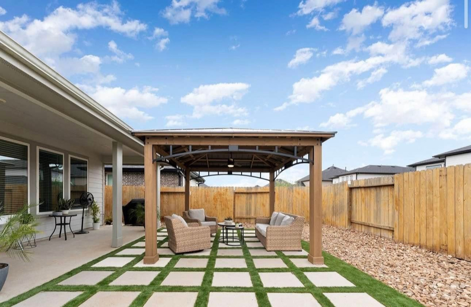 Bezuz-Lawn-and-Landscaping_Residential-Landscaping-in-Katy-TX-075