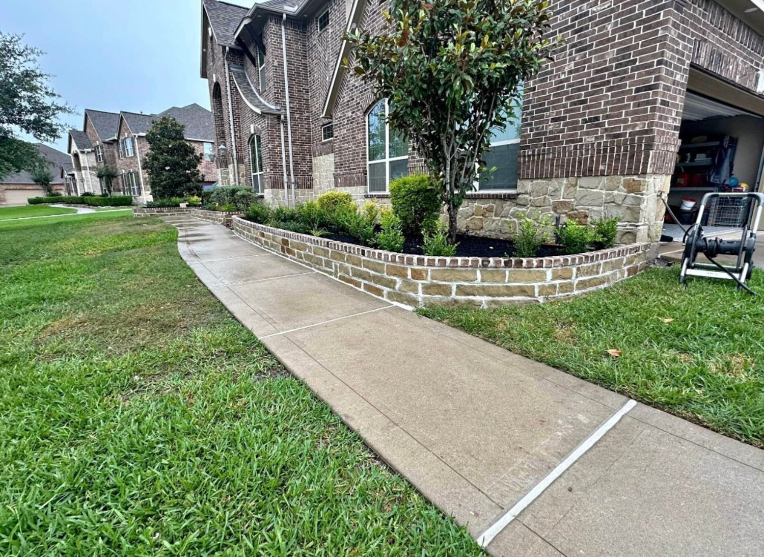 Bezuz-Lawn-and-Landscaping_Residential-Landscaping-in-Katy-TX-109
