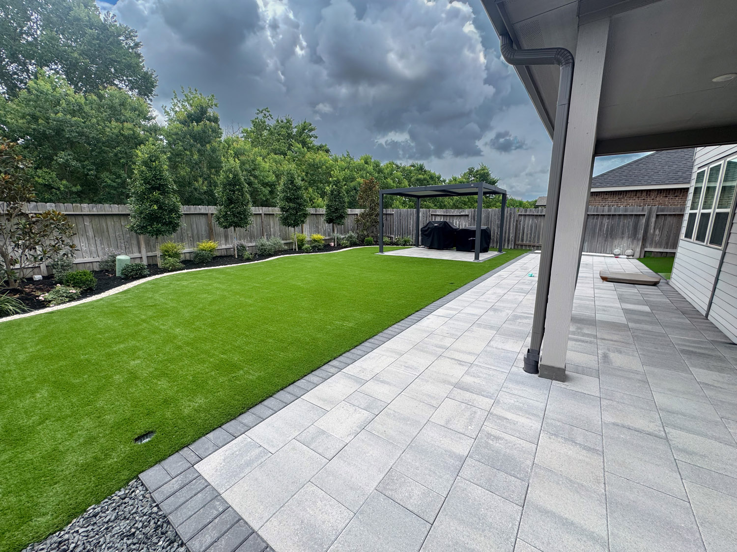 bezuz-landscaping-and-design-paver-patio-artificial-turf