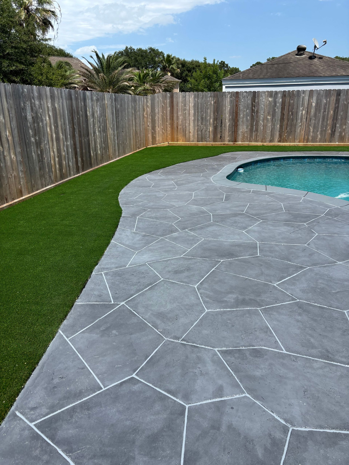 Bezuz-Landscaping-and-Design-Artificial-Turf-in-Katy-TX-01