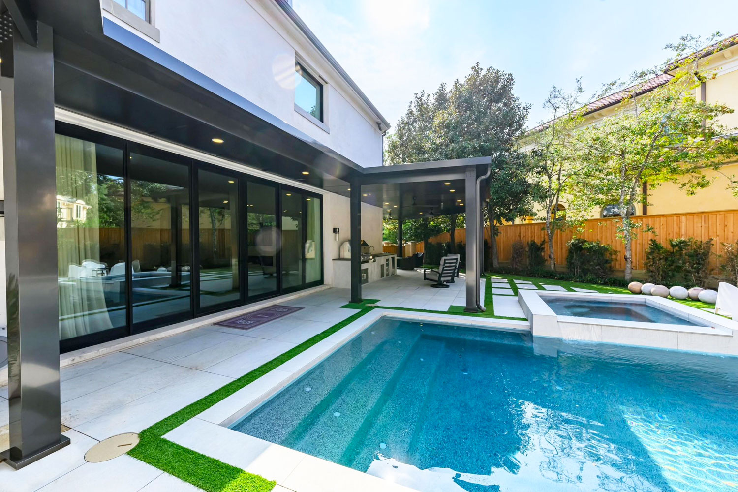 Bezuz-Landscaping-and-Design-Artificial-Turf-in-Katy-TX-Main-HP