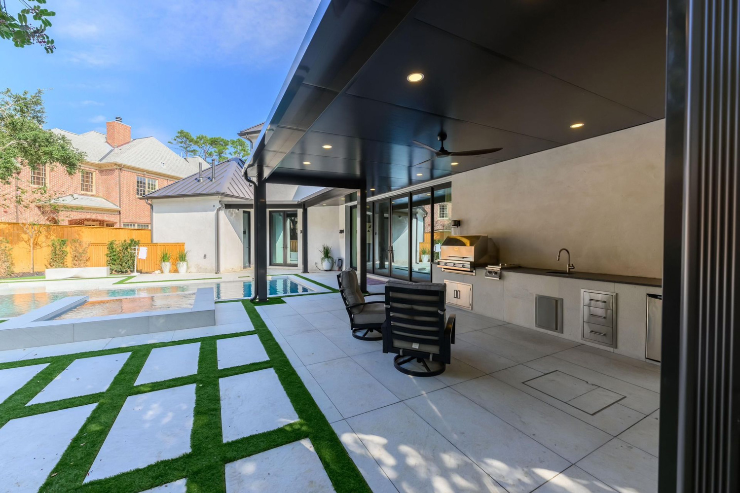 Bezuz-Lawn-and-Landscaping_Artificial-Turf-in-Katy-TX-12