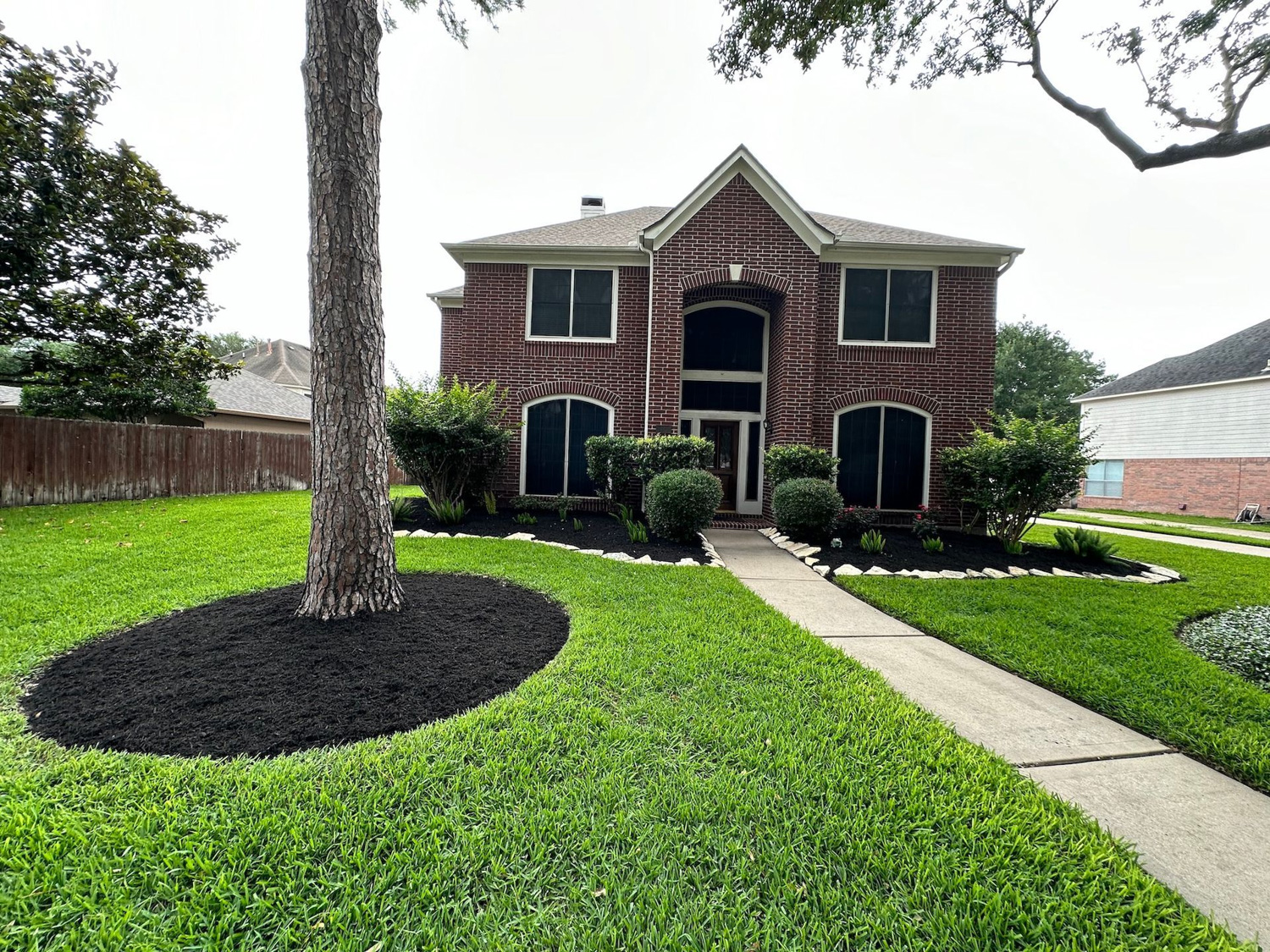 Bezuz-Lawn-and-Landscaping_Residential-Landscaping-in-Katy-TX-018