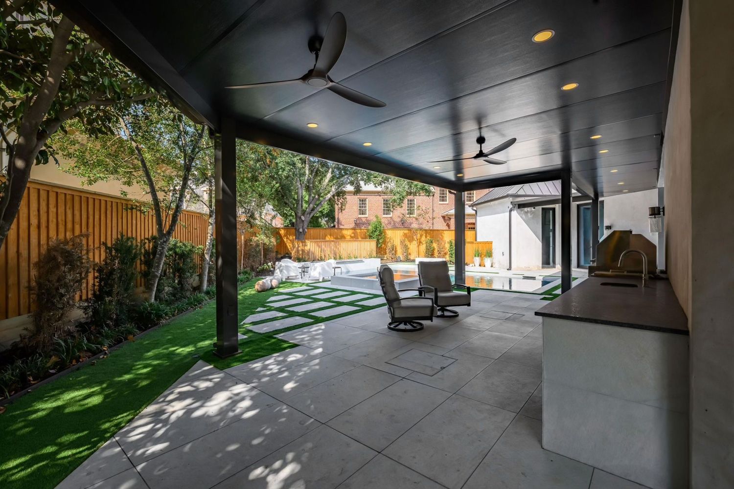 Bezuz-Lawn-and-Landscaping_Residential-Landscaping-in-Katy-TX-059